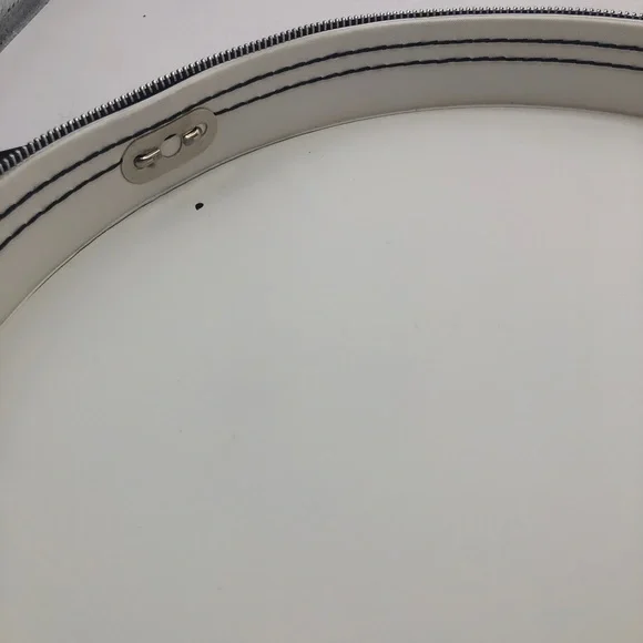 Sleek Vintage Round Zippered Cosmetic Travel Case - Picture 14 of 16